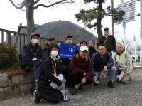 旧東海道大磯宿　広重の浮世絵にある高麗山をバックに平成の一里塚