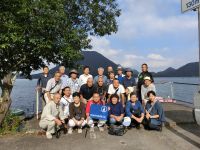 2019研修旅行　榛名湖畔から榛名山を望む